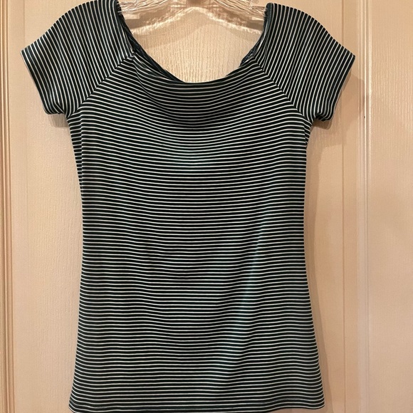 Old Navy Fitted T-Shirt, Size Small - Picture 3 of 5